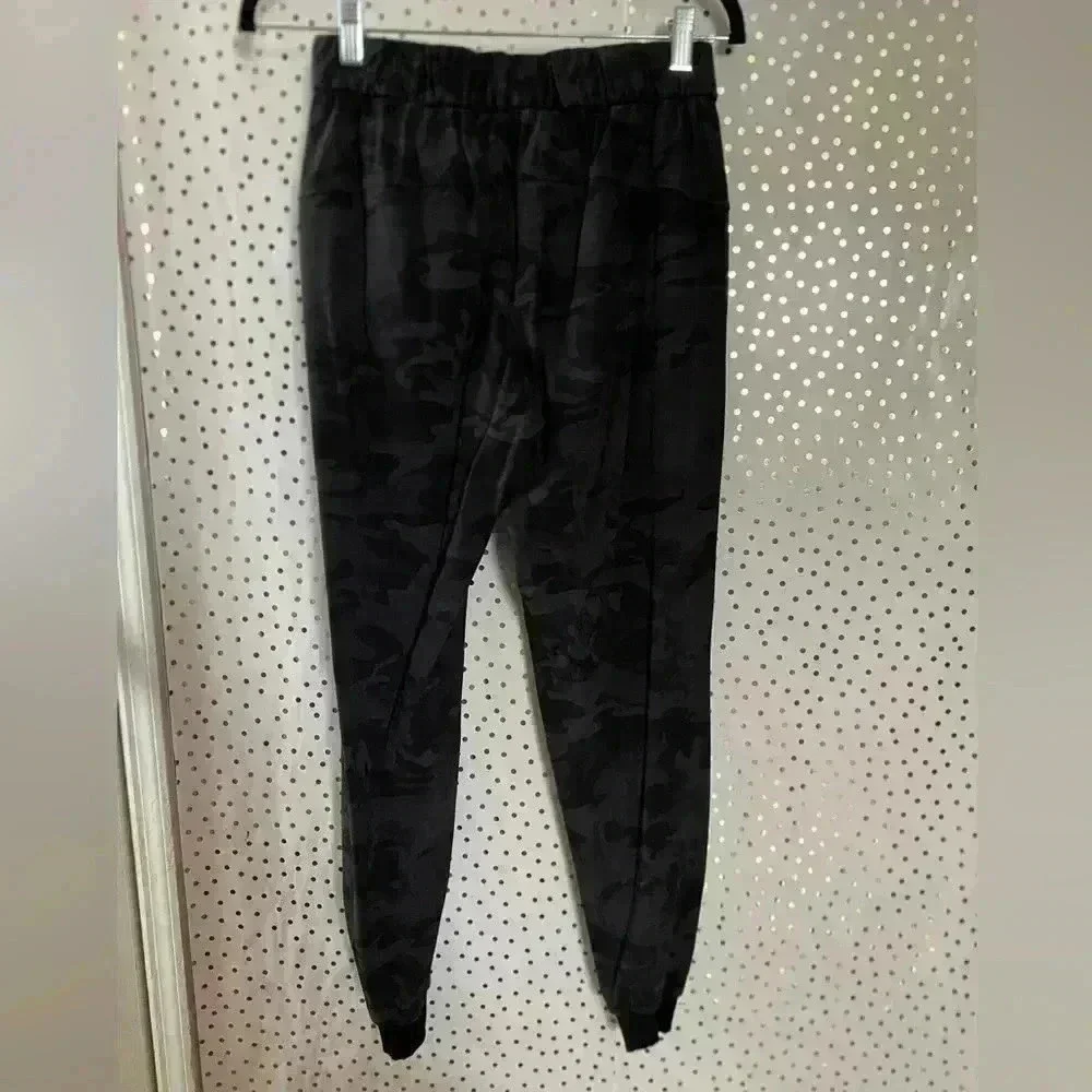 Lululemon On the Fly Jogger